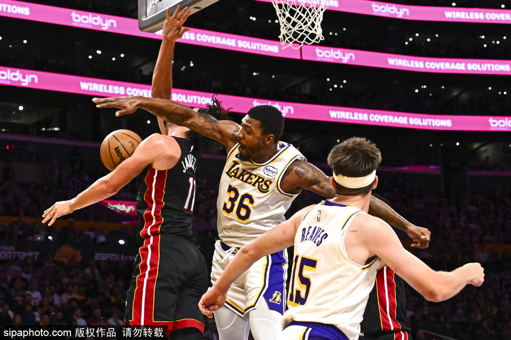 骑士在主场赢得激烈比赛,乔治闪耀全场 骑士在主场赢得激烈比赛,乔治闪耀全场