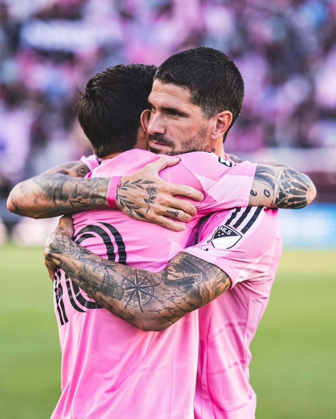 梅西领衔的球队大比分战胜对手