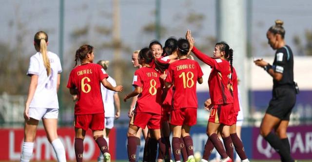 巴西队在女足比赛中展现团队合作 巴西队在女足比赛中展现团队合作