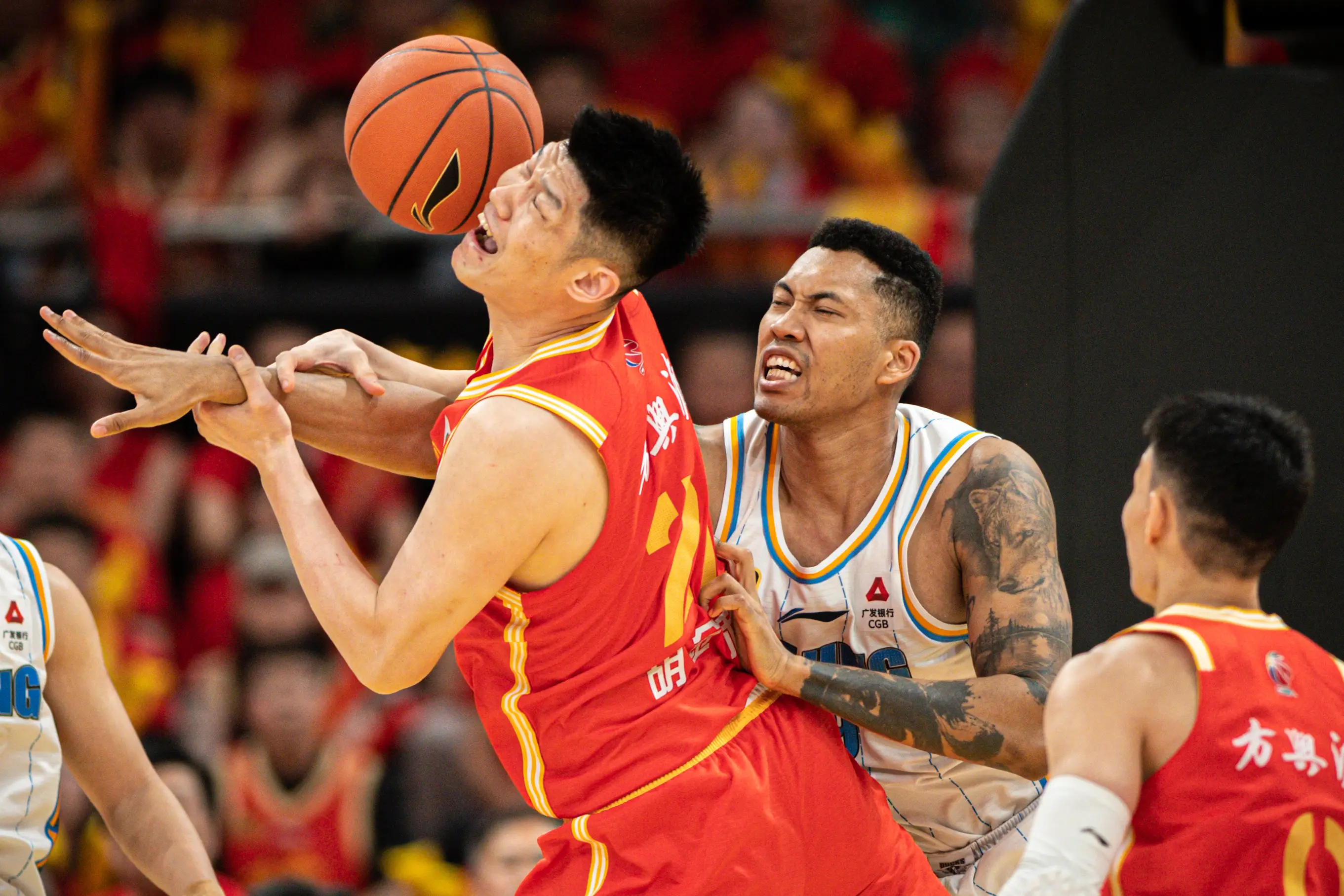 包含黄蜂力克对手！球员发挥出色，获得比赛胜利的词条