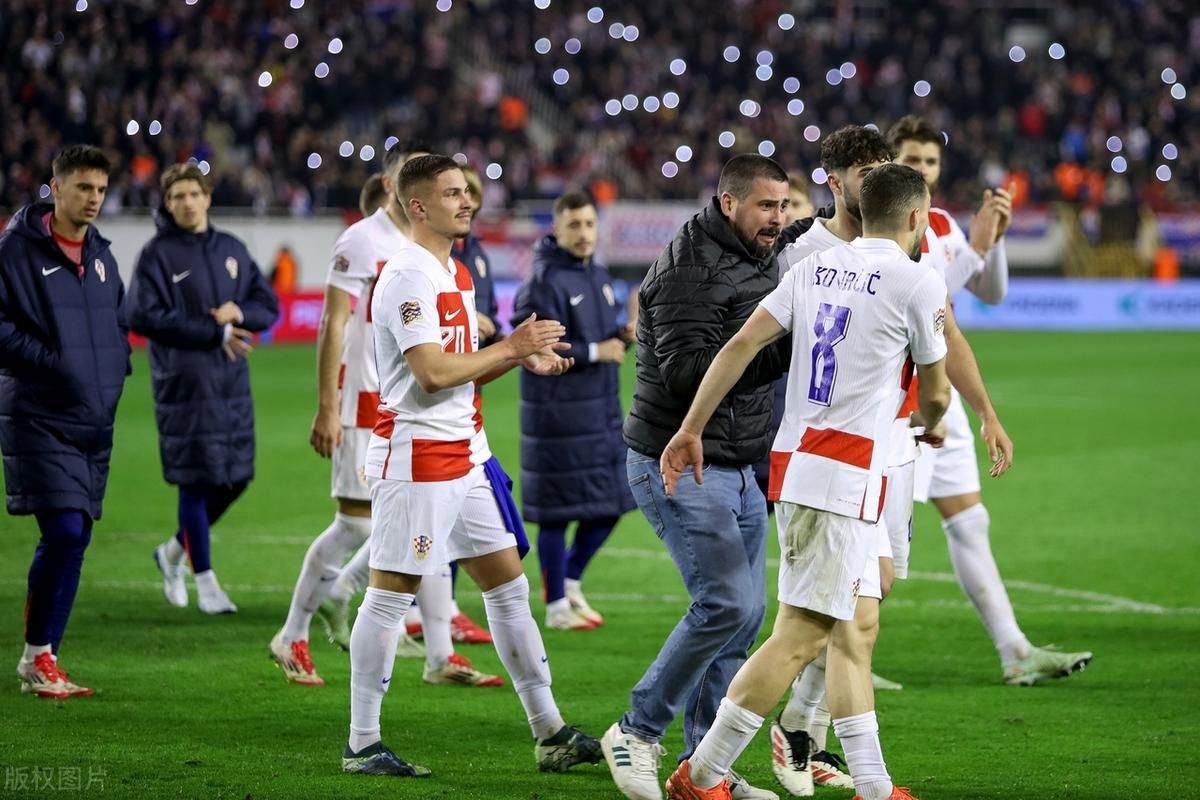 法国队在欧国联决赛前夕备战 法国队在欧国联决赛前夕备战