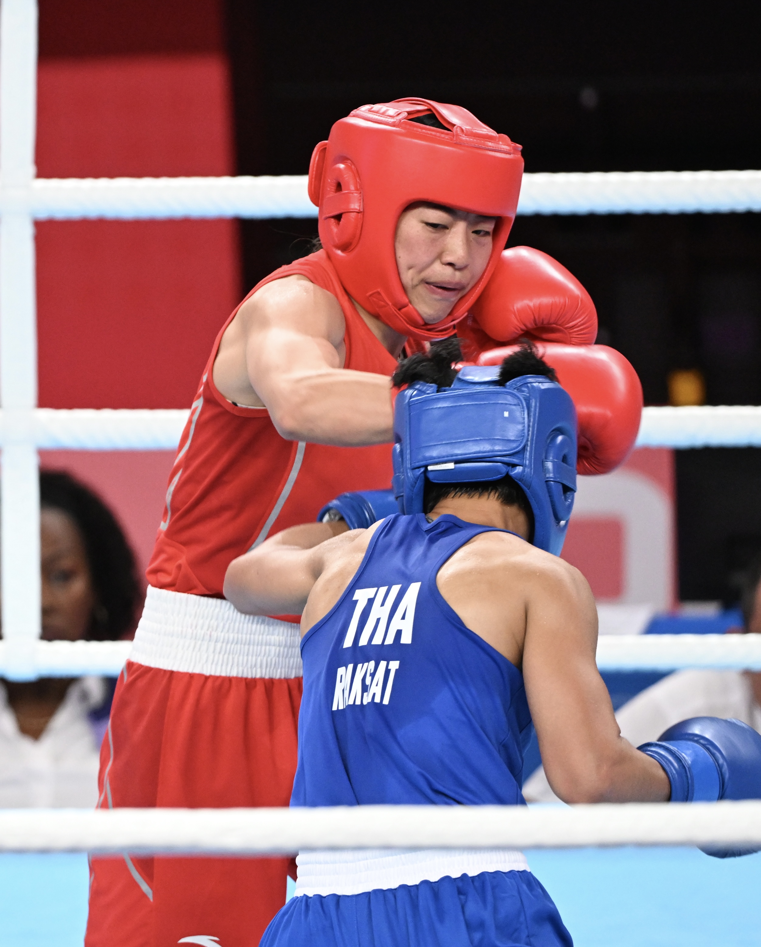 包含南非拳击选手实力无敌，一击必中的词条